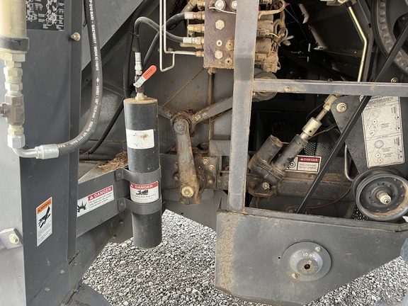 2007 Massey Ferguson 9690 Combine