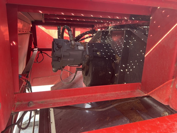 2007 Massey Ferguson 9690 Combine