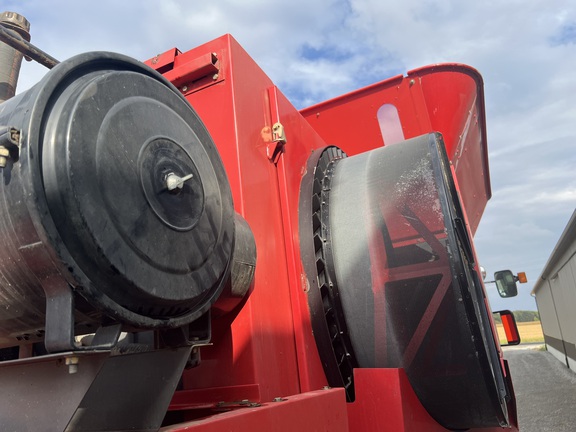 2007 Massey Ferguson 9690 Combine