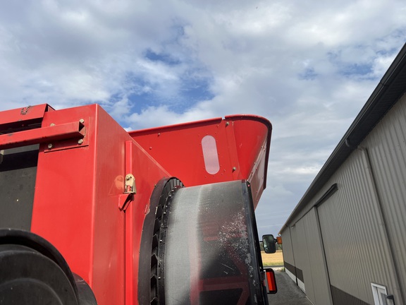 2007 Massey Ferguson 9690 Combine