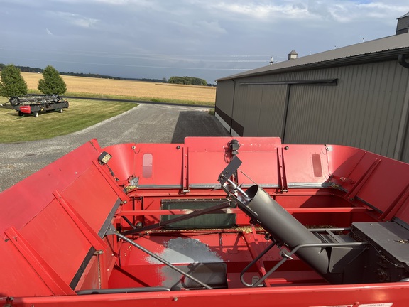 2007 Massey Ferguson 9690 Combine