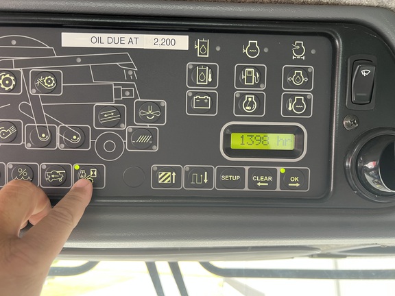 2007 Massey Ferguson 9690 Combine