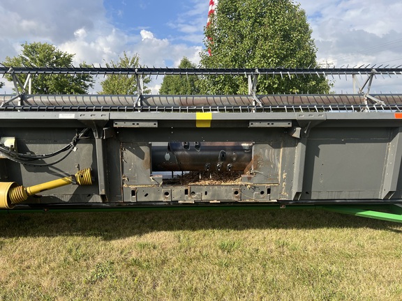 2009 Massey Ferguson 8200-30F Header Combine