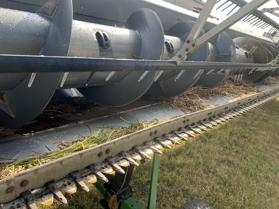 2009 Massey Ferguson 8200-30F Header Combine