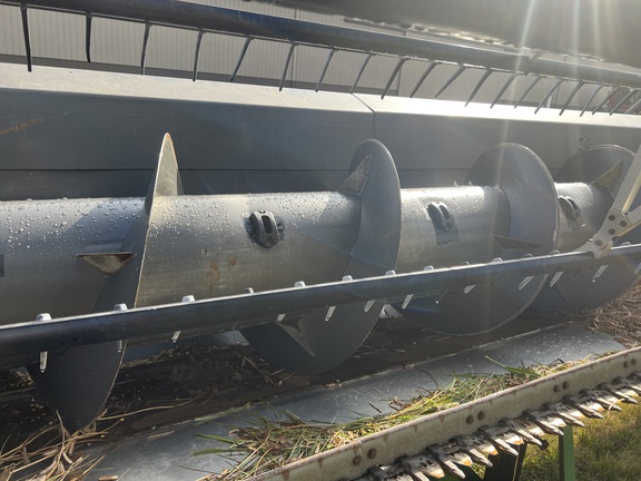 2009 Massey Ferguson 8200-30F Header Combine