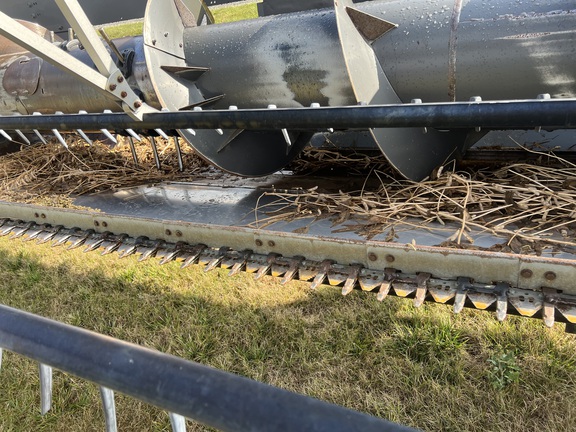 2009 Massey Ferguson 8200-30F Header Combine