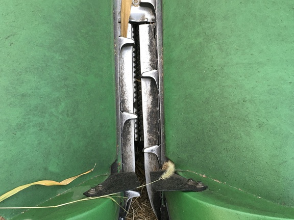 2008 John Deere 608C Header Corn Head