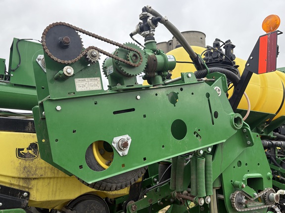 2015 John Deere 1775NT Planter