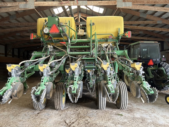 2022 John Deere 1795 Planter