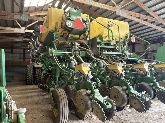 2022 John Deere 1795 Planter