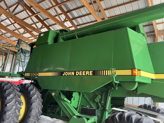 1996 John Deere 9500 Combine
