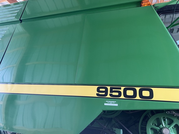 1996 John Deere 9500 Combine