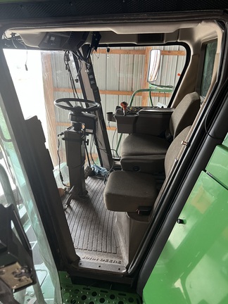 1996 John Deere 9500 Combine