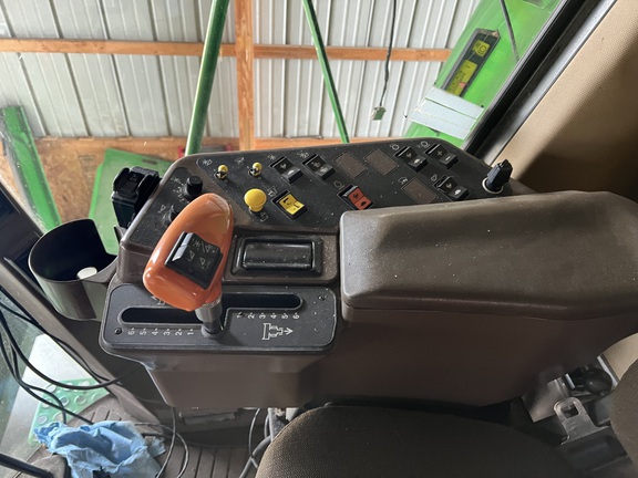 1996 John Deere 9500 Combine