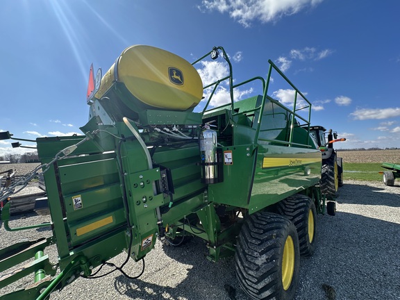 2022 John Deere L331 Baler/Big Square