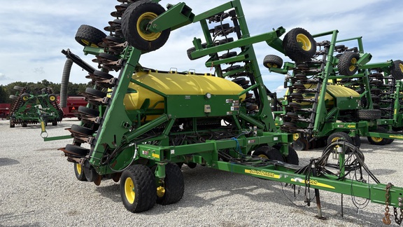 2009 John Deere 1990 Air Seeder