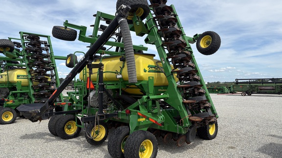 2009 John Deere 1990 Air Seeder