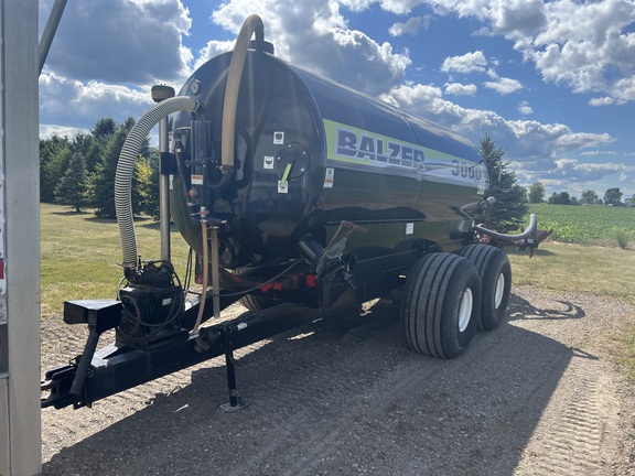 1997 Balzer 3000 Manure Spreader