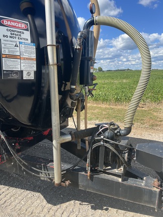 1997 Balzer 3000 Manure Spreader