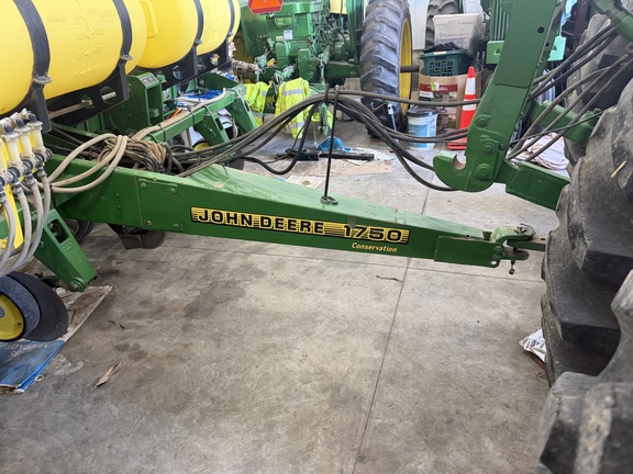 2001 John Deere 1750 Planter