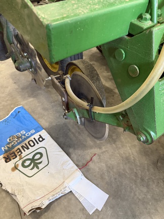 2001 John Deere 1750 Planter