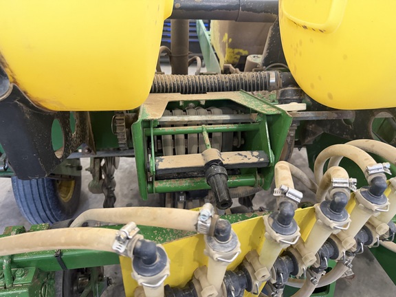 2001 John Deere 1750 Planter