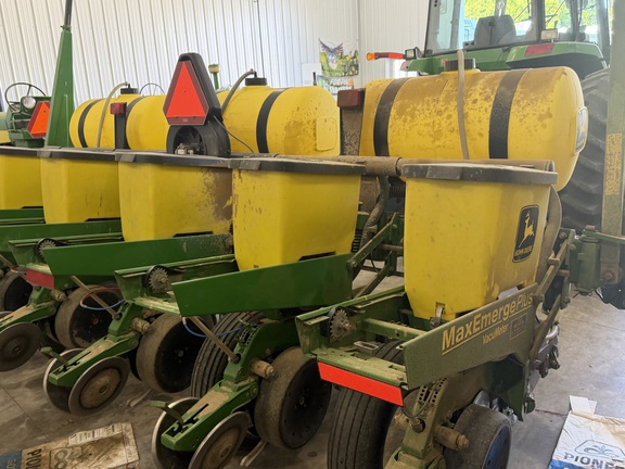 2001 John Deere 1750 Planter