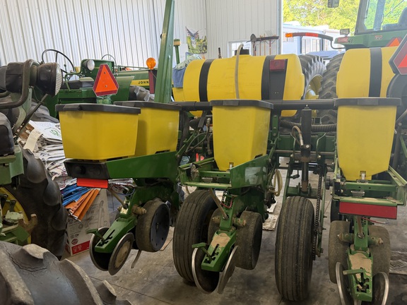 2001 John Deere 1750 Planter