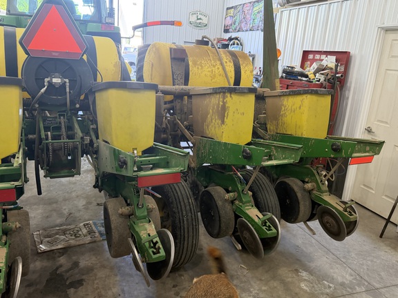 2001 John Deere 1750 Planter