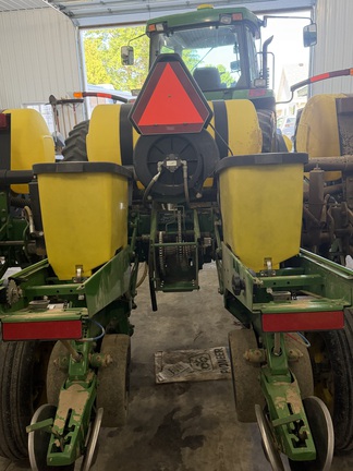 2001 John Deere 1750 Planter