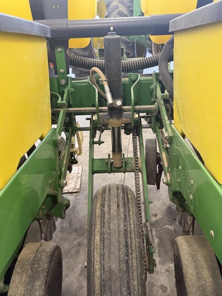 2001 John Deere 1750 Planter