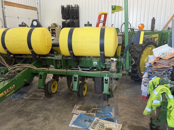 2001 John Deere 1750 Planter