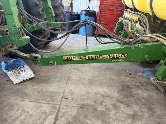 2001 John Deere 1750 Planter