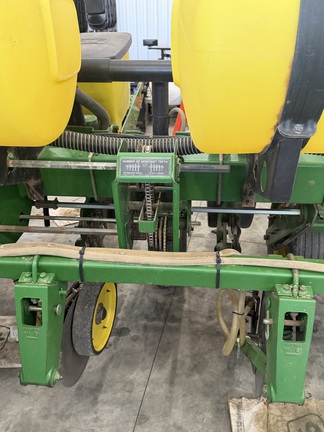 2001 John Deere 1750 Planter