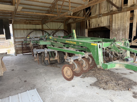 2004 John Deere 2700 Disk Ripper