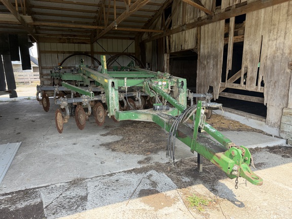 2004 John Deere 2700 Disk Ripper