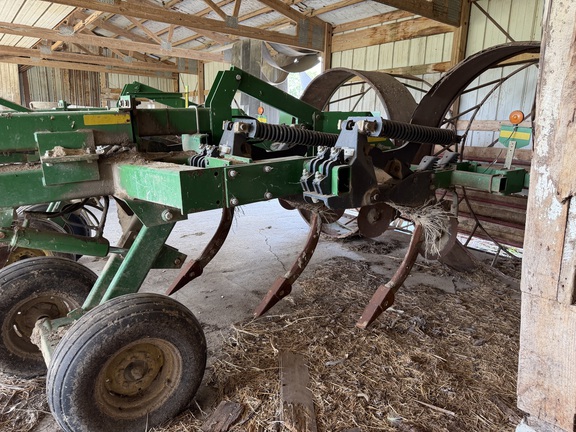 2004 John Deere 2700 Disk Ripper