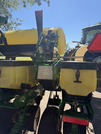 2009 John Deere 1760 Planter