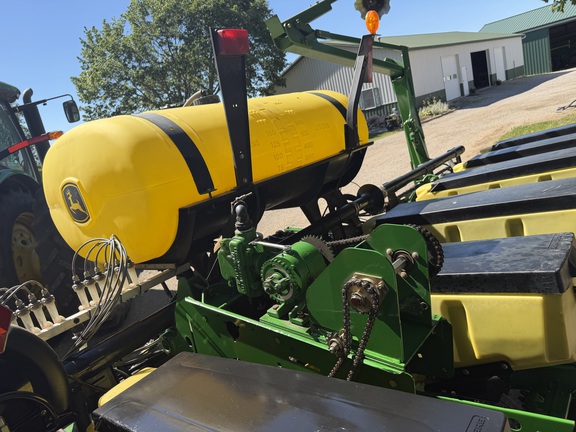 2009 John Deere 1760 Planter