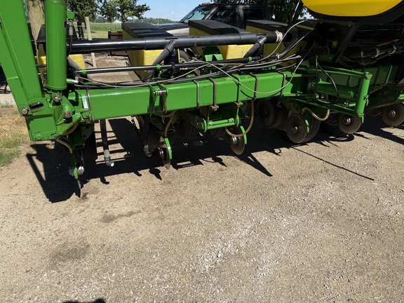 2009 John Deere 1760 Planter
