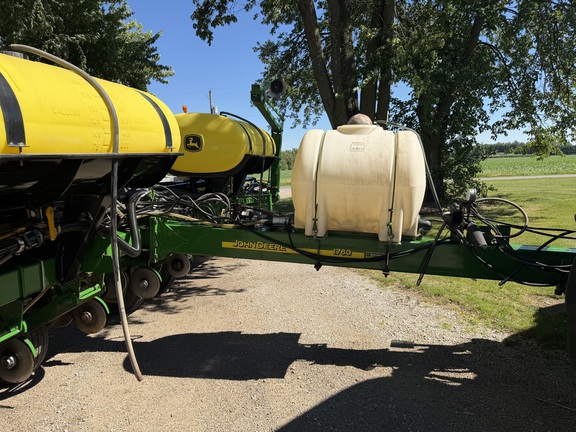2009 John Deere 1760 Planter