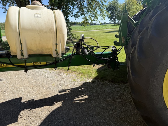 2009 John Deere 1760 Planter