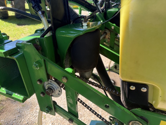 2009 John Deere 1760 Planter