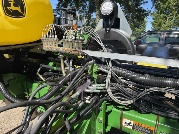 2009 John Deere 1760 Planter