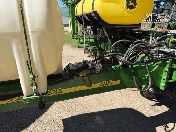 2009 John Deere 1760 Planter