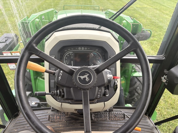 2015 John Deere 5085E Tractor