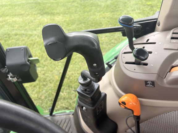 2015 John Deere 5085E Tractor