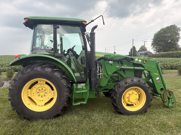 2015 John Deere 5085E Tractor