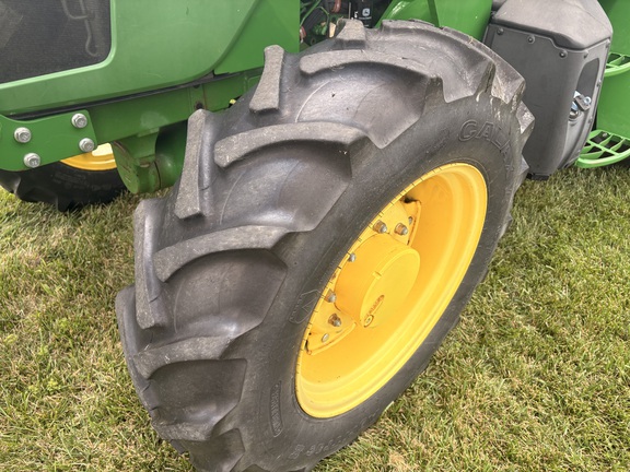 2015 John Deere 5085E Tractor