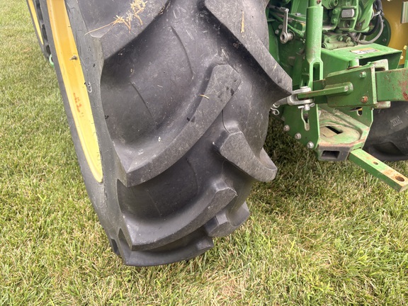 2015 John Deere 5085E Tractor